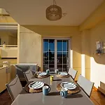 Mediterranean With Seaview, 365-day Open Pool And Walking Distance To The Lejlighed Marbella