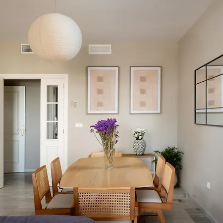 Mediterranean With Seaview, 365-day Open Pool And Walking Distance To The *