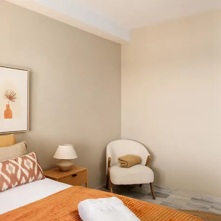 Mediterranean With Seaview, 365-day Open Pool And Walking Distance To The Lejlighed