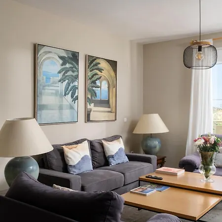 Mediterranean With Seaview, 365-day Open Pool And Walking Distance To The