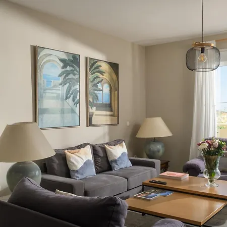Mediterranean With Seaview, 365-day Open Pool And Walking Distance To The アパート