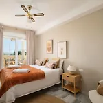 Mediterranean With Seaview, 365-day Open Pool And Walking Distance To The Апартаменти