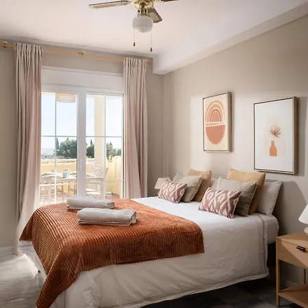 Mediterranean With Seaview, 365-day Open Pool And Walking Distance To The Marbella